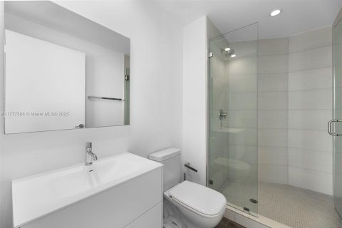 Condo in Miami, Florida, 3 bedrooms  № 1937396 - photo 23