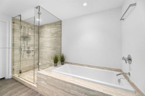 Condominio en alquiler en Miami, Florida, 3 dormitorios, 157.75 m2 № 1937396 - foto 20