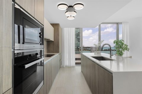 Condo in Miami, Florida, 3 bedrooms  № 1937396 - photo 13