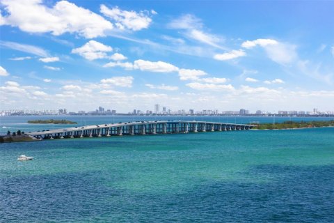 Condo in Miami, Florida, 3 bedrooms  № 1937396 - photo 2