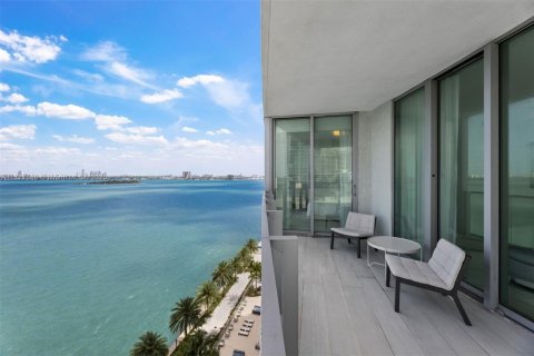 Condo in Miami, Florida, 3 bedrooms  № 1937396 - photo 5