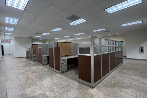 Immobilier commercial à vendre à Largo, Floride: 464.51 m2 № 2142244 - photo 10
