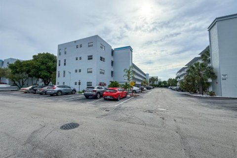 Condo in Dania Beach, Florida, 1 bedroom  № 2086485 - photo 19