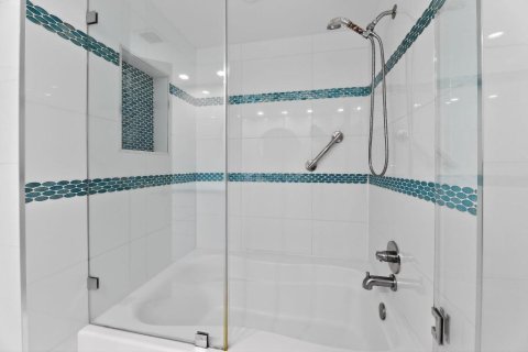 Condo in Boynton Beach, Florida, 2 bedrooms № 2190575 - photo 12