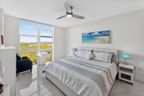 Condo in Boynton Beach, Florida, 2 bedrooms № 2190575 - photo 8
