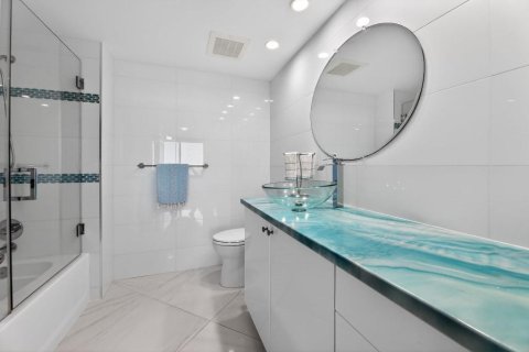 Condo in Boynton Beach, Florida, 2 bedrooms № 2190575 - photo 11
