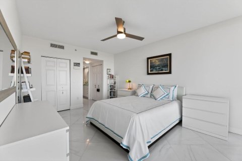 Condo in Boynton Beach, Florida, 2 bedrooms № 2190575 - photo 5