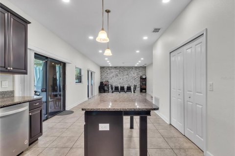 Villa ou maison à louer à Wimauma, Floride: 7 chambres, 352.94 m2 № 2310676 - photo 16