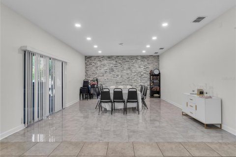 Villa ou maison à louer à Wimauma, Floride: 7 chambres, 352.94 m2 № 2310676 - photo 17