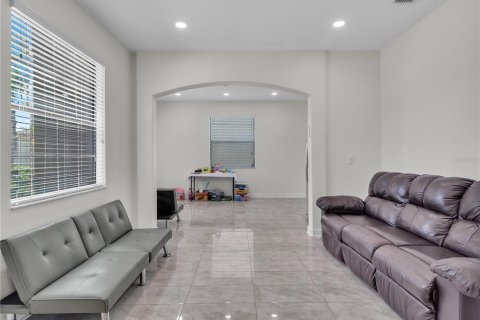 Villa ou maison à louer à Wimauma, Floride: 7 chambres, 352.94 m2 № 2310676 - photo 8