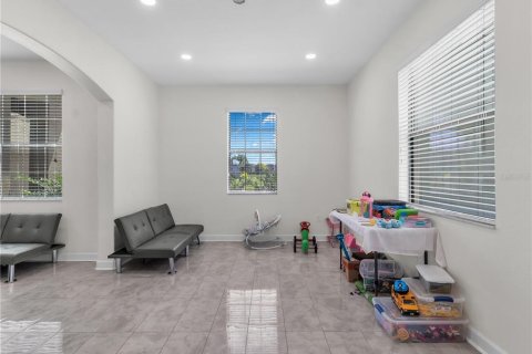 Villa ou maison à louer à Wimauma, Floride: 7 chambres, 352.94 m2 № 2310676 - photo 9