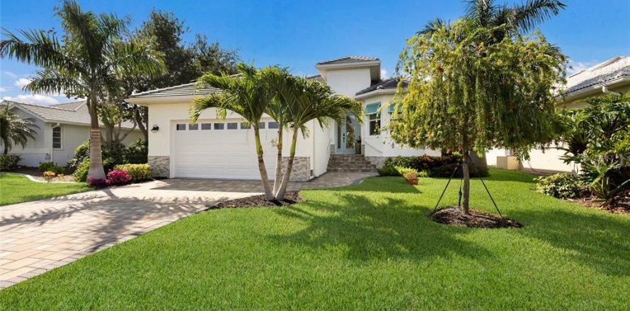 House in Placida, Florida 2 bedrooms, 189.52 sq.m. № 2133500