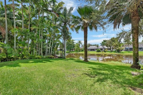 House in Pembroke Pines, Florida 4 bedrooms, 279.82 sq.m. № 2045531 - photo 19