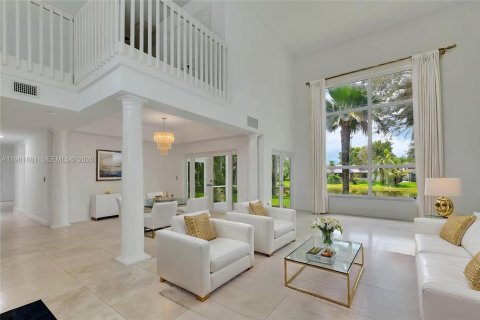 House in Pembroke Pines, Florida 4 bedrooms, 279.82 sq.m. № 2045531 - photo 4