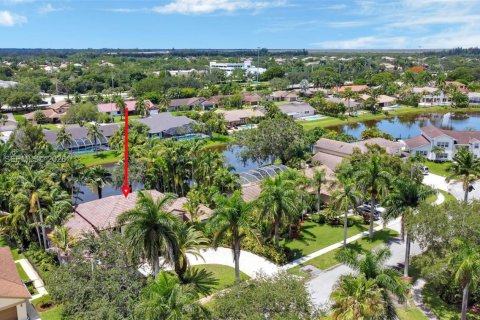 House in Pembroke Pines, Florida 4 bedrooms, 279.82 sq.m. № 2045531 - photo 22