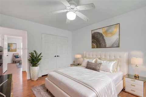 House in Pembroke Pines, Florida 4 bedrooms, 279.82 sq.m. № 2045531 - photo 15