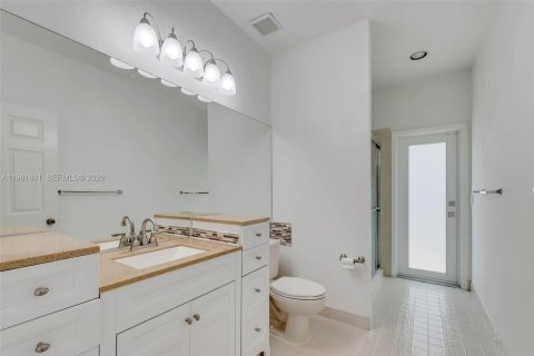 House in Pembroke Pines, Florida 4 bedrooms, 279.82 sq.m. № 2045531 - photo 9