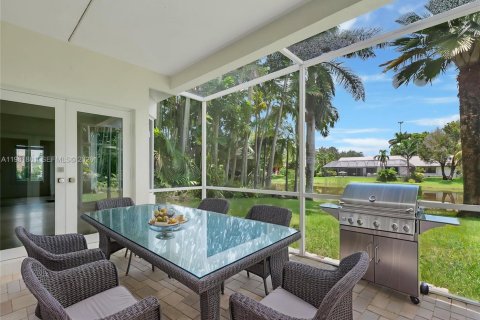 House in Pembroke Pines, Florida 4 bedrooms, 279.82 sq.m. № 2045531 - photo 18