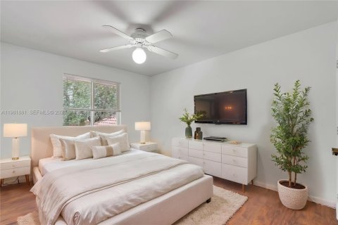 House in Pembroke Pines, Florida 4 bedrooms, 279.82 sq.m. № 2045531 - photo 13