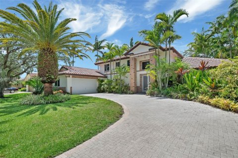 House in Pembroke Pines, Florida 4 bedrooms, 279.82 sq.m. № 2045531 - photo 2