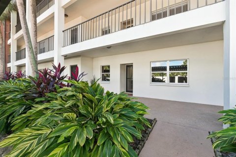Condo in Clearwater, Florida, 2 bedrooms № 2380396