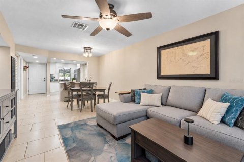 Condo in Clearwater, Florida, 2 bedrooms  № 2380396 - photo 15