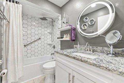 Condo in Clearwater, Florida, 2 bedrooms  № 2380396 - photo 19