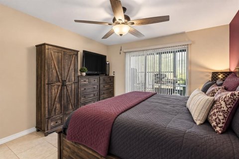 Condo in Clearwater, Florida, 2 bedrooms  № 2380396 - photo 18