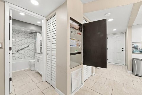 Condo in Clearwater, Florida, 2 bedrooms  № 2380396 - photo 21