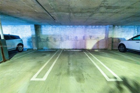 Condominio en alquiler en Miami, Florida, 2 dormitorios, 87.33 m2 № 2026118 - foto 22