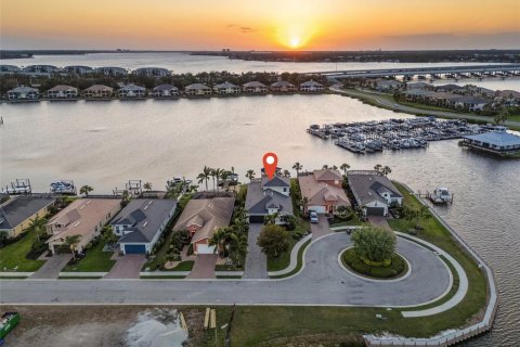 House in Bradenton, Florida 4 bedrooms, 279.64 sq.m. № 1614477 - photo 8