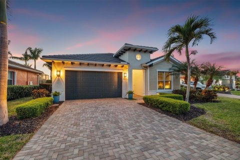 House in Bradenton, Florida 4 bedrooms, 279.64 sq.m. № 1614477