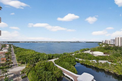 Condominio en venta en Riviera Beach, Florida, 2 dormitorios, 112.41 m2 № 2267916 - foto 3