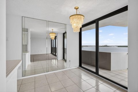 Condominio en venta en Riviera Beach, Florida, 2 dormitorios, 112.41 m2 № 2267916 - foto 12