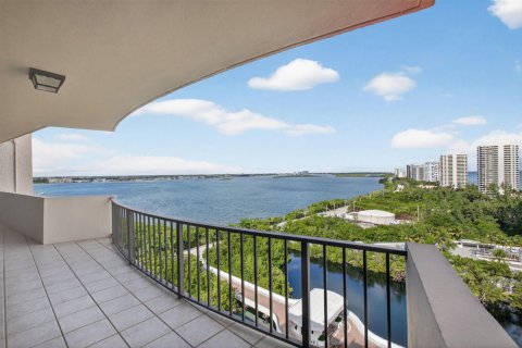 Condominio en Riviera Beach, Florida, 2 dormitorios № 2267916