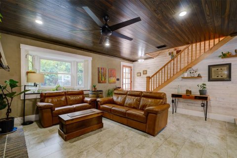 House in Sarasota, Florida 3 bedrooms, 181.62 sq.m. № 2214242 - photo 13