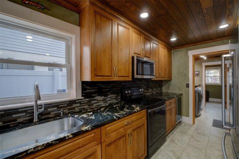 House in Sarasota, Florida 3 bedrooms, 181.62 sq.m. № 2214242 - photo 21