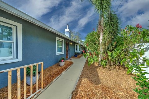 House in Sarasota, Florida 3 bedrooms, 181.62 sq.m. № 2214242 - photo 4