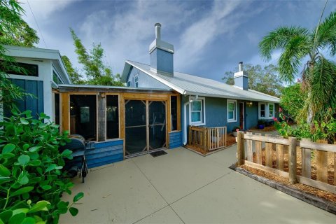 House in Sarasota, Florida 3 bedrooms, 181.62 sq.m. № 2214242