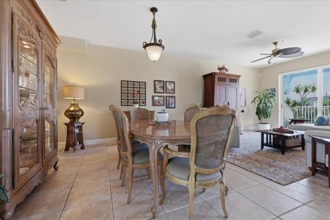 Townhouse in North Redington Beach, Florida 3 bedrooms, 224.36 sq.m. № 2420209 - photo 22