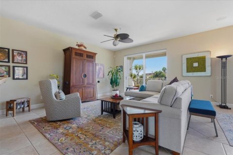 Townhouse in North Redington Beach, Florida 3 bedrooms, 224.36 sq.m. № 2420209 - photo 16