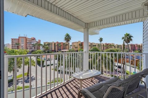 Townhouse in North Redington Beach, Florida 3 bedrooms, 224.36 sq.m. № 2420209 - photo 2