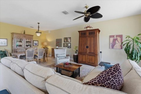 Townhouse in North Redington Beach, Florida 3 bedrooms, 224.36 sq.m. № 2420209 - photo 14
