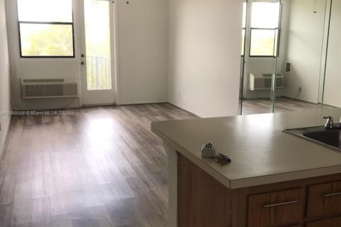 Condo in Coral Springs, Florida, 1 bedroom  № 1946174 - photo 5