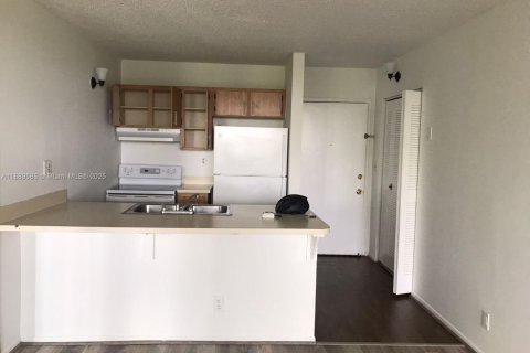 Condo in Coral Springs, Florida, 1 bedroom  № 1946174 - photo 7