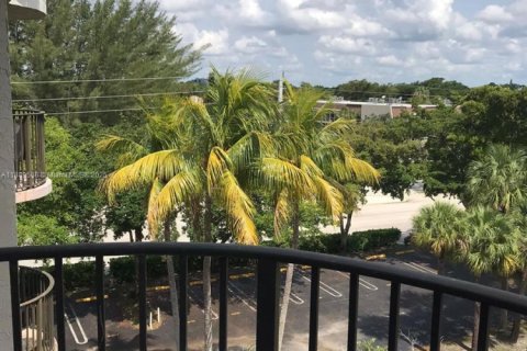 Condo in Coral Springs, Florida, 1 bedroom  № 1946174 - photo 10