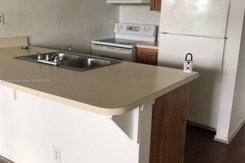 Condo in Coral Springs, Florida, 1 bedroom  № 1946174 - photo 6