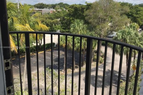 Condo in Coral Springs, Florida, 1 bedroom  № 1946174 - photo 11