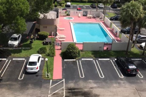Condo in Coral Springs, Florida, 1 bedroom  № 1946174 - photo 4