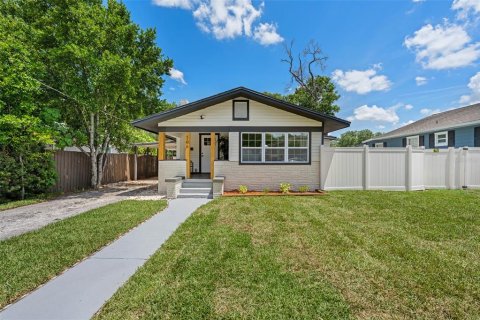House in Tampa, Florida 3 bedrooms, 127.18 sq.m. № 2114793